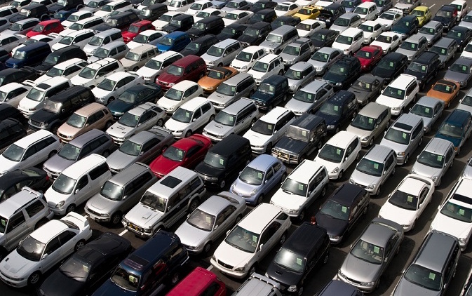 الكساد في سوق السيارات في قطر بدأ يحصد البعض
